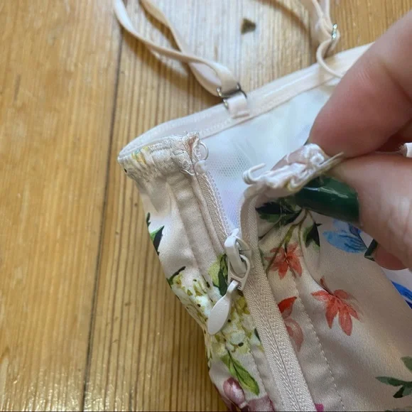 VS Plunge Bustier Sz. M - Picture 8 of 12